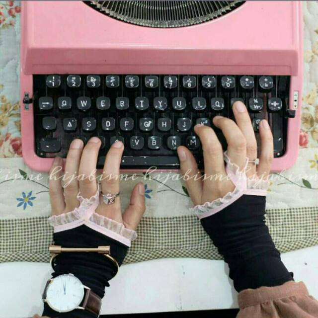 Ruffla handsock hijabisme