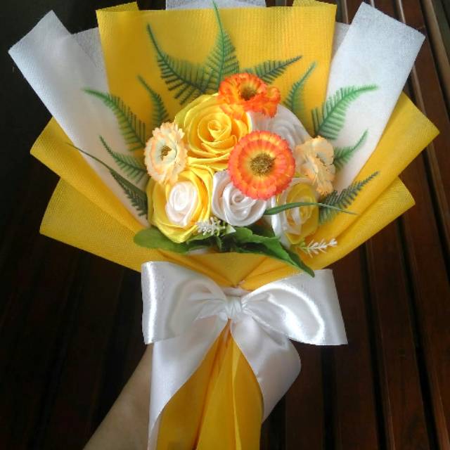 Bucket bunga wisuda / nikah pita satin ~ Buket bunga satin