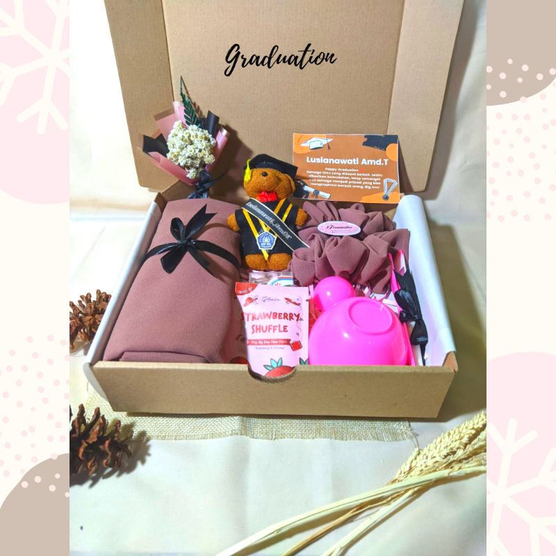

KADO WISUDA CEWEK / HAMPERS WISUDA CEWEK