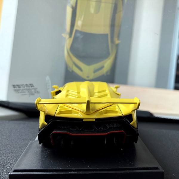 Pajangan LAMBORGHINI VENENO Miniatur Parfum Parfume Pewangi Mobil