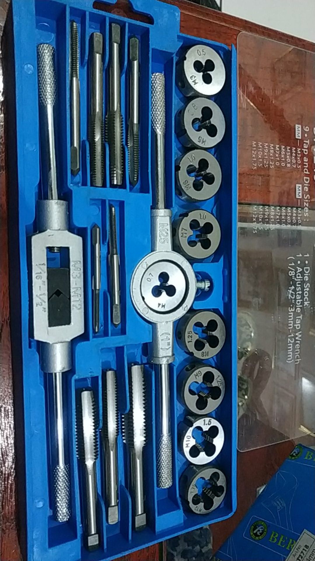 Berent Alat Senai Dan Tap Baut Set 20 Pcs Tap And Die M3-m25 Bt7240