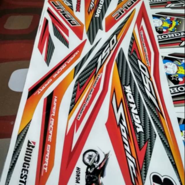 Striping Honda sonic 150r Red Carbon