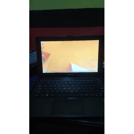 Asus x200m bekas