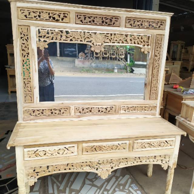 Meja altar & pigura altar