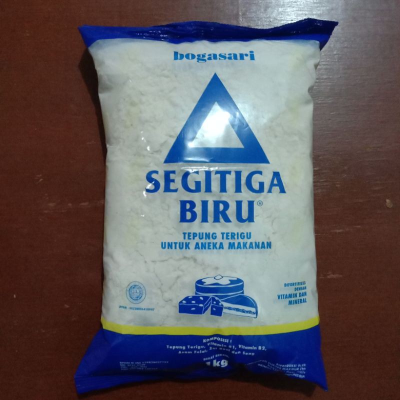 

Tepung terigu segitiga biru 1 kg