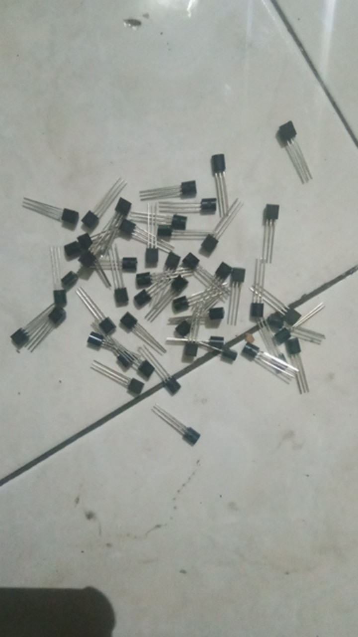 50pcs Transistor S9012 S9013 S9014 9015 9018 A1015 C1815 A42 A92 2n5401 2n5551 A733 C945 S8050 S8550