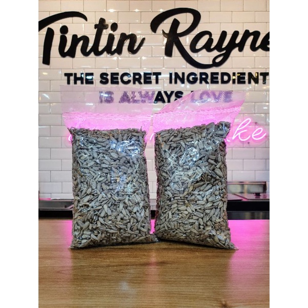 

R. SUNFLOWER SEEDS 500GR BIJI BUNGA MATAHARI