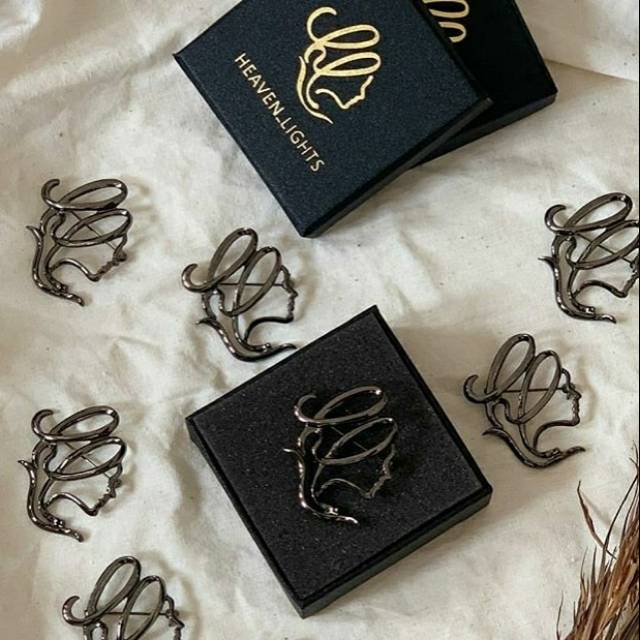 HL BROOCH BY HEAVENLIGHTS