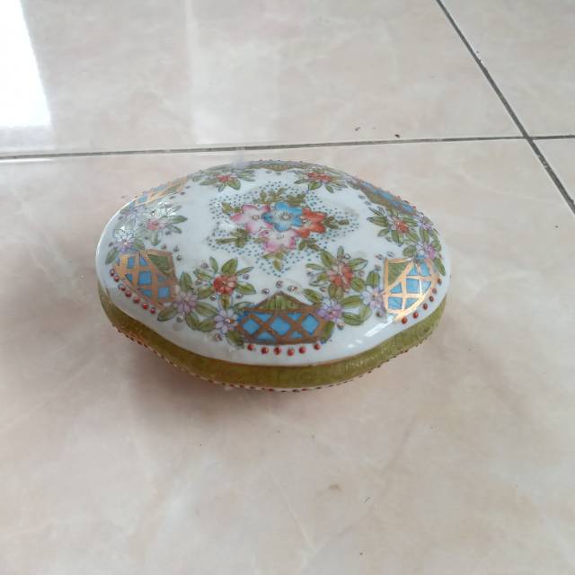 Keramik Antik Vas Oval Gambar Bunga