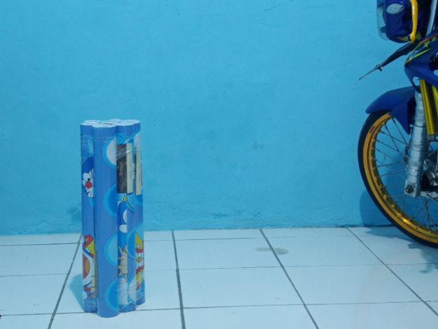 Homewallpaper - Wallpaper Sticker Dinding Motif Polkadot Doraemon 45cm X 10 M | Walpaper Kamar Anak