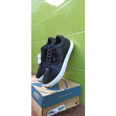 Sepatu Sneakers Aerostreet Hoops Low Black White