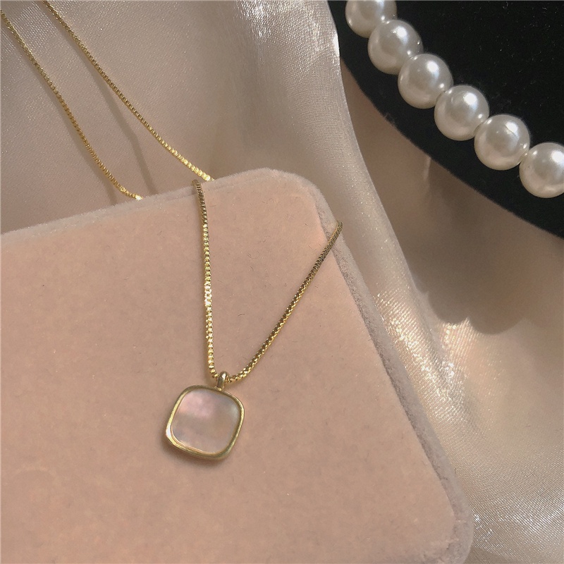 Papaozhu Vintage 14K Emas Kecil Persegi Shell Liontin Kalung Untuk Wanita Perempuan Pesta Pertemuan Pacaran Perhiasan