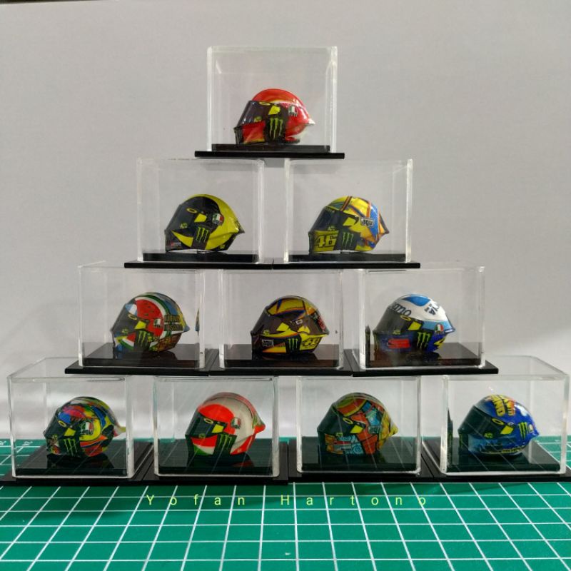 miniatur helm valentino rossi scale 1:12