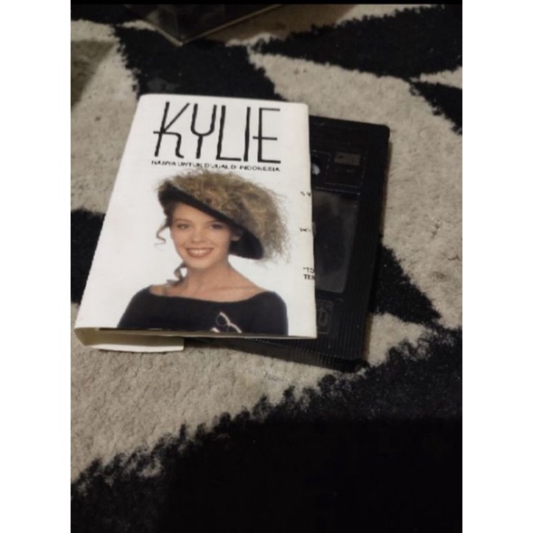 kaset pita kylie minogue / rhythm of love