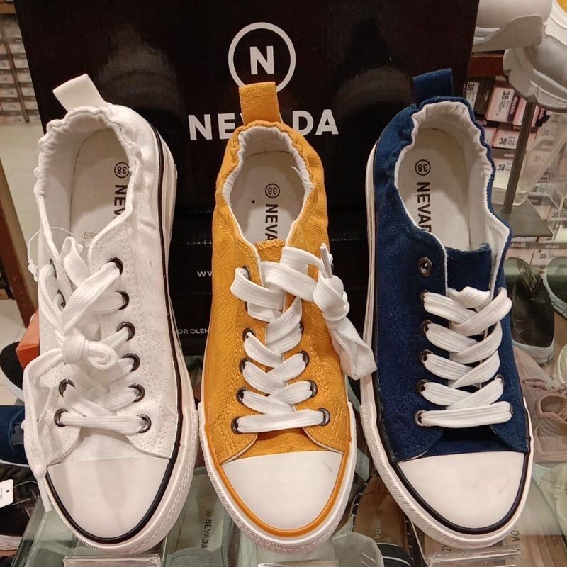 Sneakers Wanita Nevada Putih