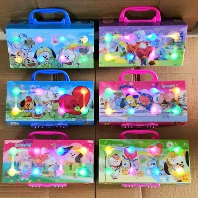

[SKU PRODUK : L0PER] TEMPAT KOTAK PENSIL KODE 3D LAMPU LED 3 susun 3 MODE NYALA