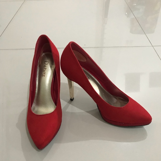 daphne red shoes