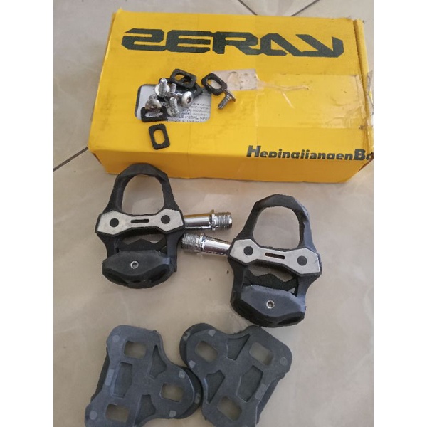 sepatu dan pedal cleat