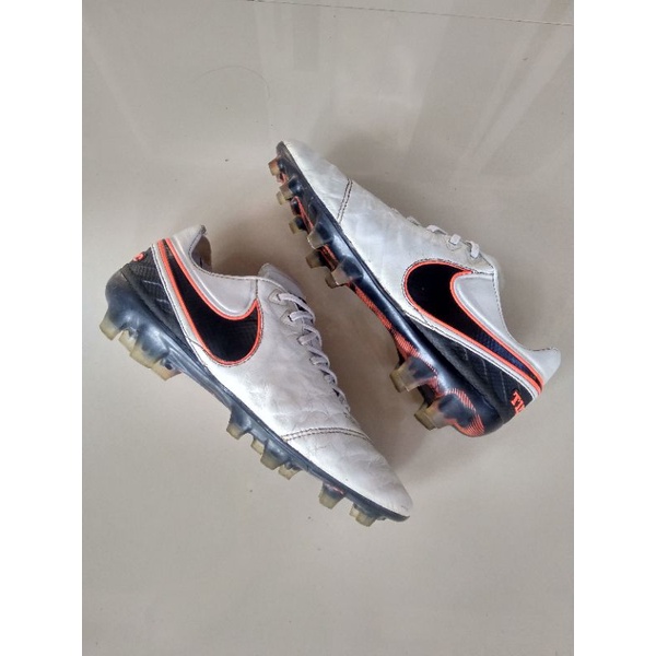 sepatu bola nike tiempo legend 6