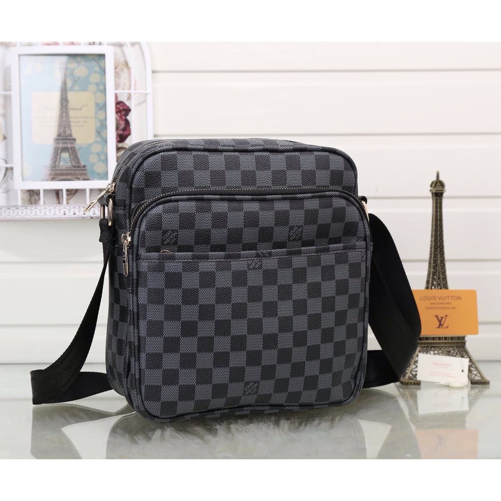 TAS SELEMPANG PRIA IMPORT LOUIS VUITTON DAMIER HITAM KODE LV-01