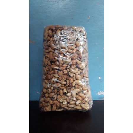 

Kacang mede utuh