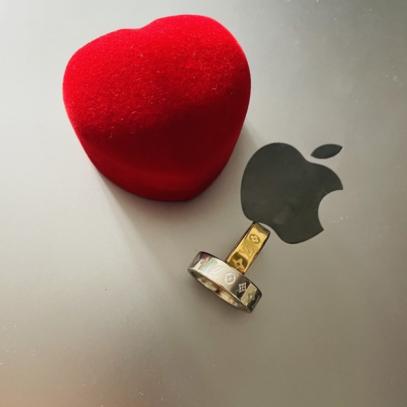 ((EXCLUSIVE)) CINCIN L*V WITH BOX / L*V RING WITH BOX / CINCIN TITANIUM L*V / KADO CINCIN