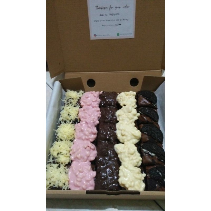 

fudgy brownies (keju. strawberry, chococruncy, vanila, oreo)