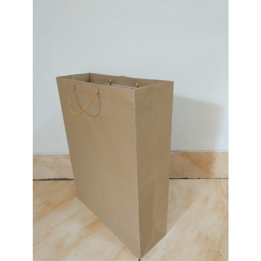 

Paperbag Cokelat 25x35x8cm Paper Bag Tas Kertas Tas Sovenir