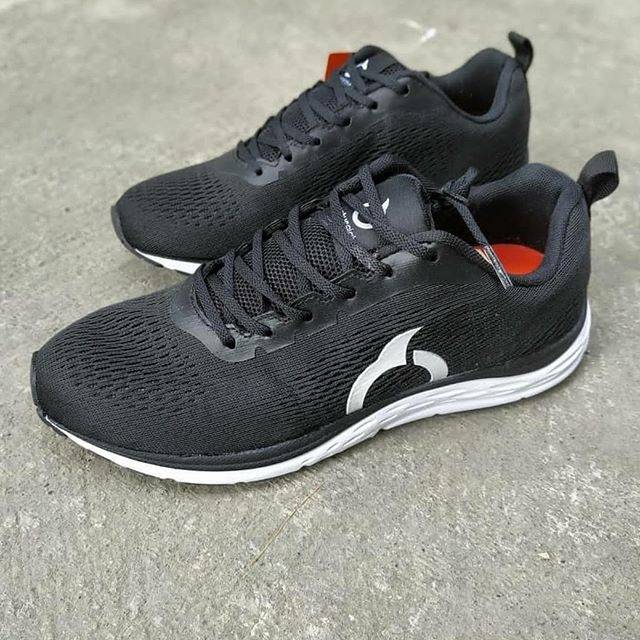 Sepatu running ortus vekor