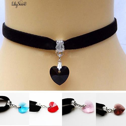 Perempuan Retro Gothic Velvet Rhinestone Heart Choker Necklace