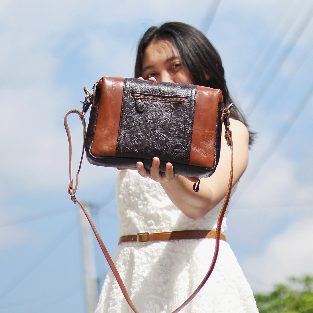 TAS SLEMPANG WANITA KULIT SAPI ASLI MOTIF BATIK CARISSA - FREE GRAVIR NAMA
