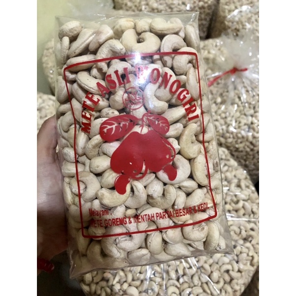 

Kacang Mede Super utuh asli Wonogiri mentah 1 kg