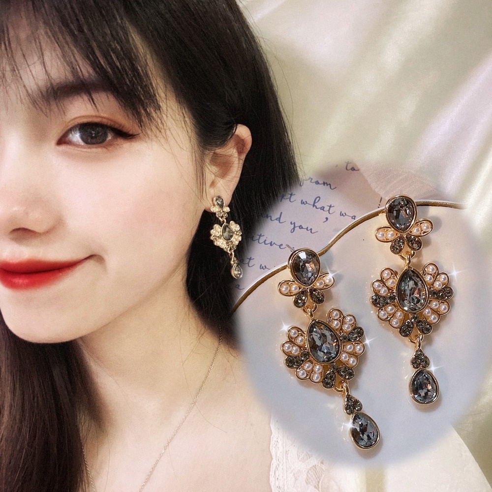 Anting Tusuk Gantung Temperament Hias Berlian Gaya Retroeleganbarok Untuk Wanita