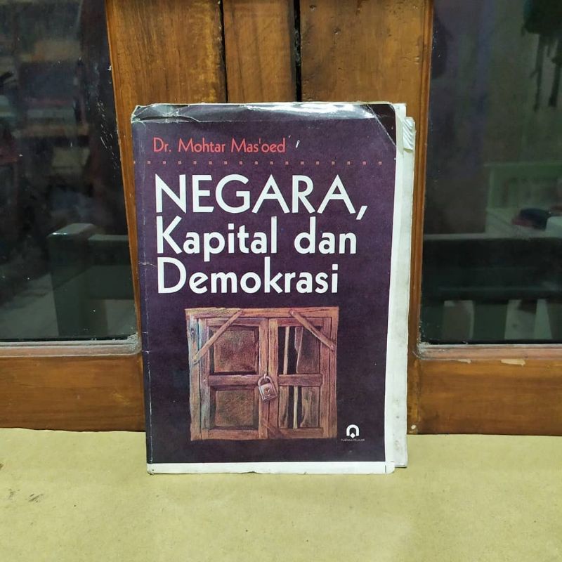 NEGARA, KAPITAL DAN DEMOKRASI. Dr Mohtar Masoed.