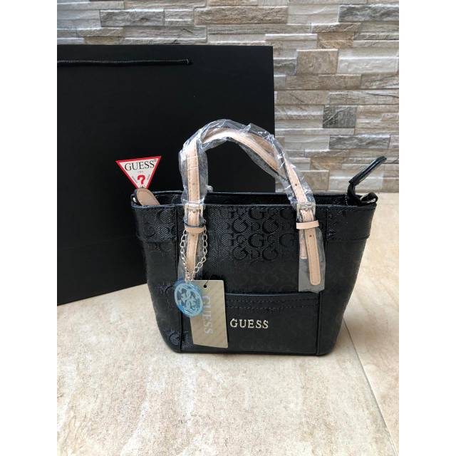 

*Guess Delaney* Mini bag original : bahan laminating : uk 23x8x20cm : *warna hitam*