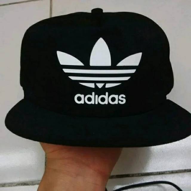 TOPI SNAPBACK ADIDAS