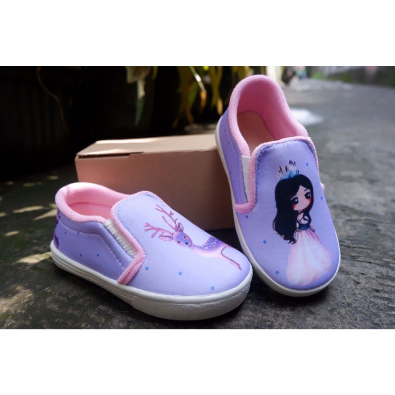 Sepatu slipon anak perempuan motif Rusa putri