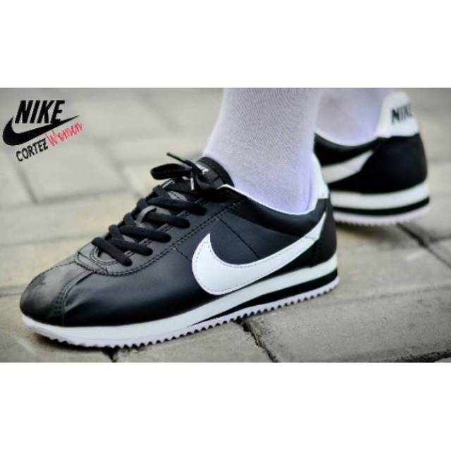 nike cortez hitam