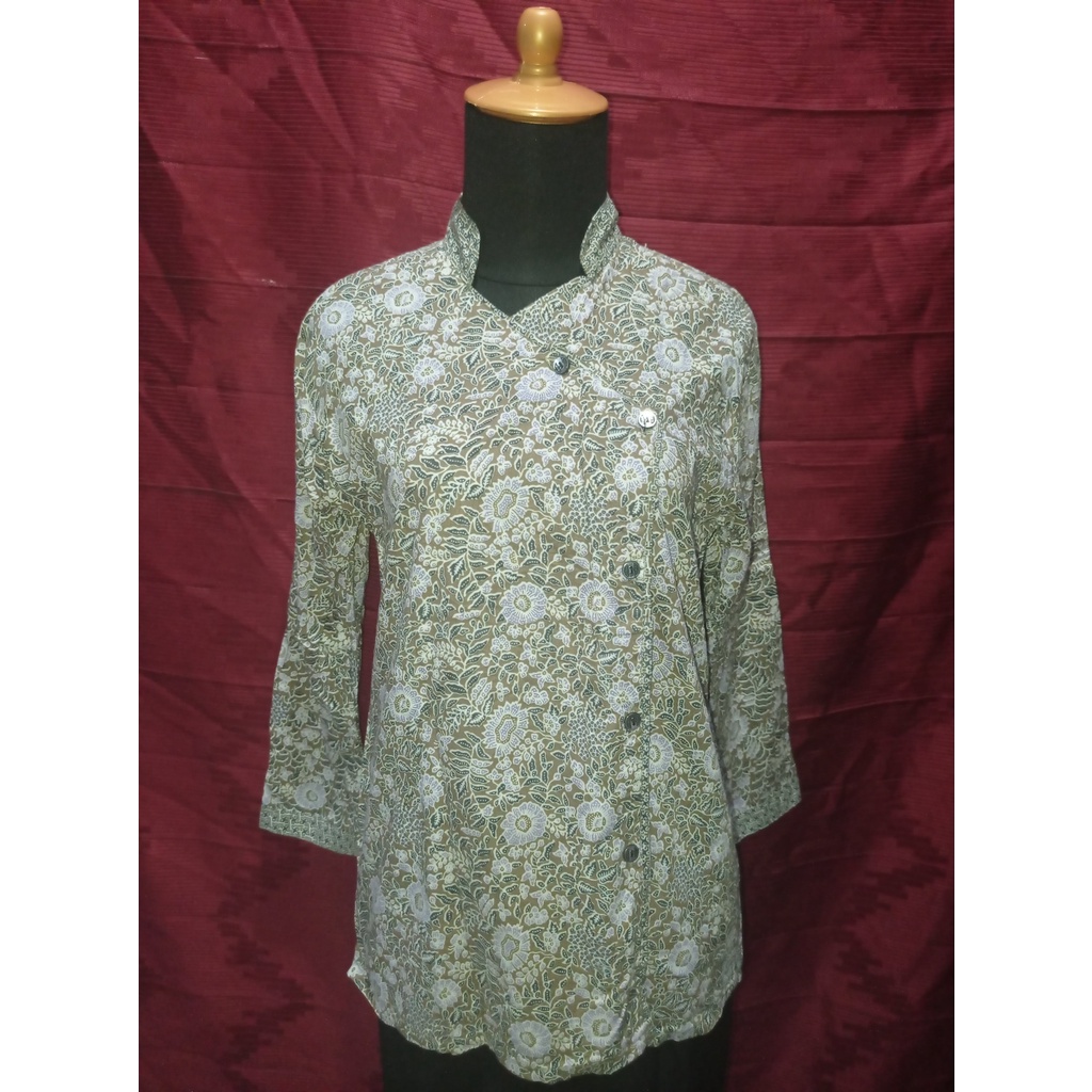 Batik Wanita Lengan Panjang Motif Kancing Coklat *Preloved*