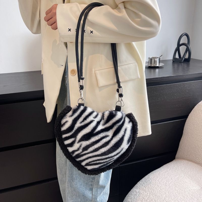 [littlecrab] Tas Love Hitam Putih Bulu Model Catur Zebra Bunga Monokrom Tas Bahu Bulu Lembut Cute Love Woman Bag Fluffy Black White Chess Flower Tas Berkualitas Korean Style