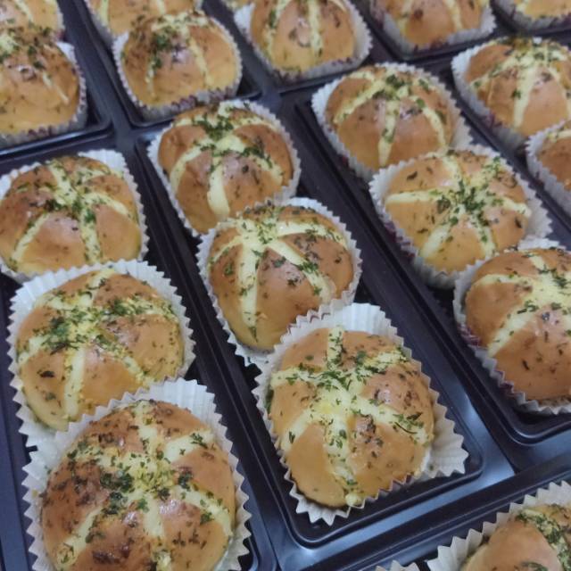 

Korean Cheese cream garlic bread isi 3 ( 35k )minimal order 2pack