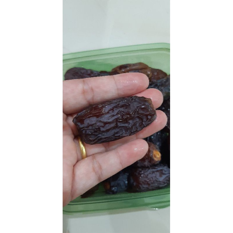 

Kurma Medjol