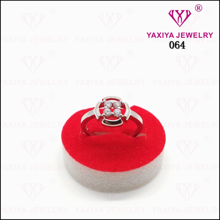 

Cincin Emas Putih Perhiasan Lapis Emas 18K Yaxiya Jewelry 064