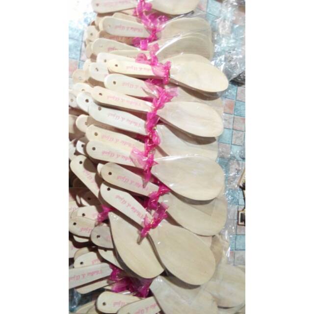 Souvenir centong nasi kayu