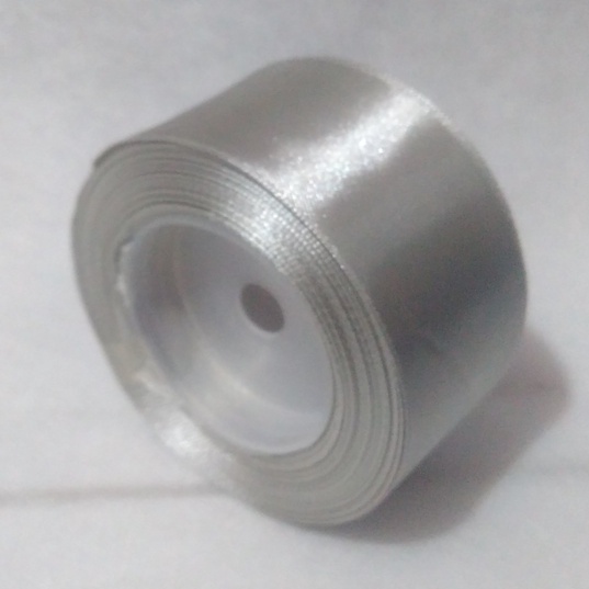 

Pita Satin Abu Muda Ukuran 1.5inch/4cm Per Roll