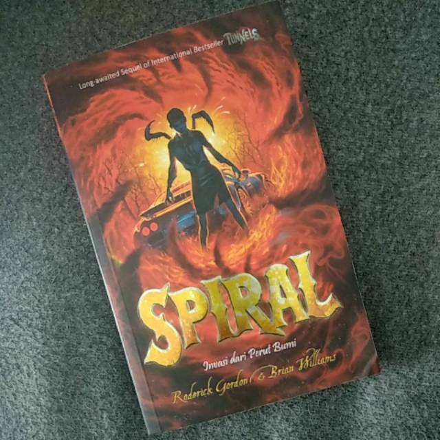 Novel (Tunnel Series) - Spiral (buku ke-5)