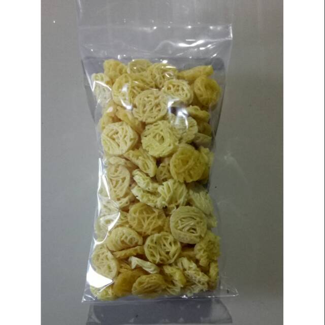 

Kerupuk keriting vegan mentah