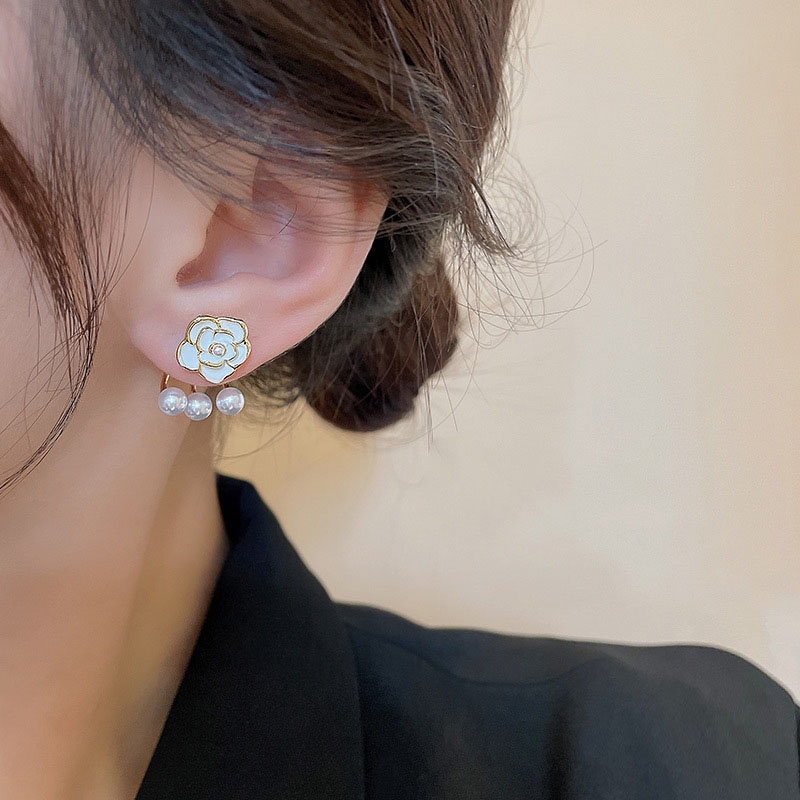 Anting Tusuk Desain Bunga Camellia Bahan 925 silver Aksen Mutiara