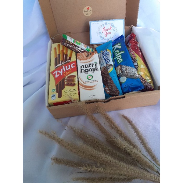 

HAMPERS SNACK | HAMPERS BOX | HADIAH ULTAH | HADIAH WEDDING | HADIAH WISUDA |