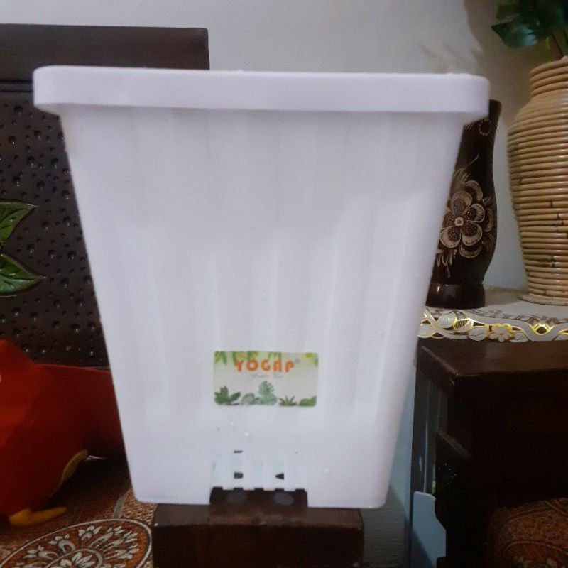 pot bunga kotak yogap 15 putih